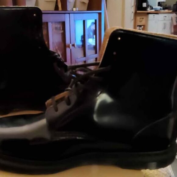 BLACK, not brownish as my phone makes it on pictures. Excellent condition, just - Picture 6 of 9